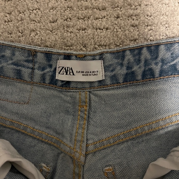 Basic Light Wash Ripped Denim Jeans - Picture 2 of 2